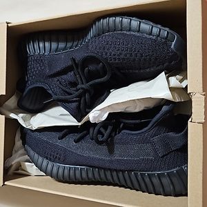 YEEZYS triple black 350 boost v2